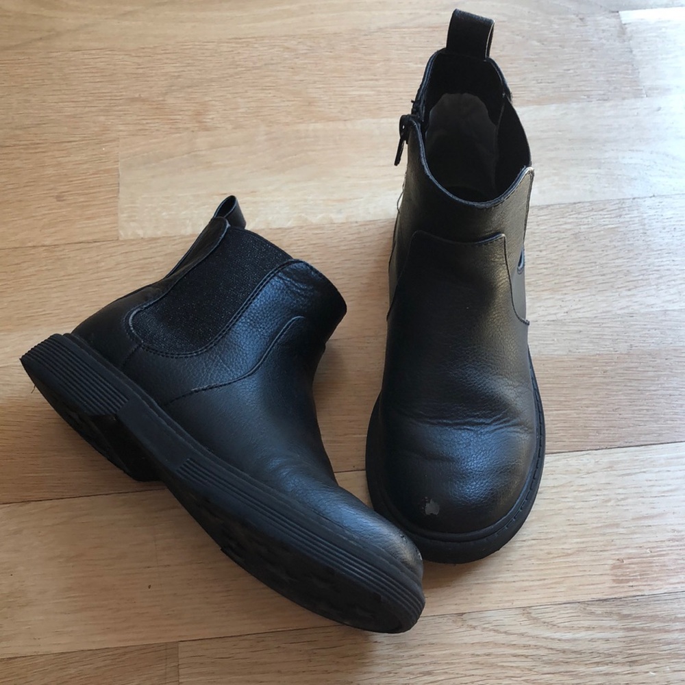 Cat & Jack black Chelsea boots size 2